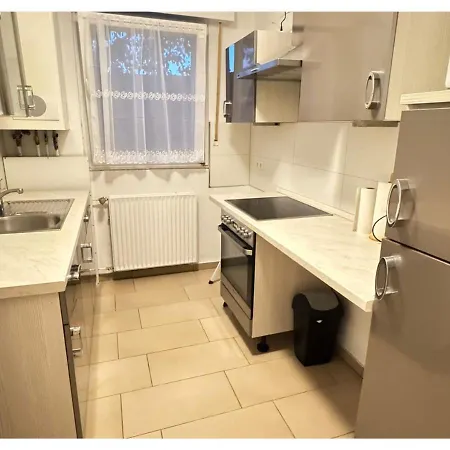 Zentrale Mit Kueche & 4 Betten In Nest *